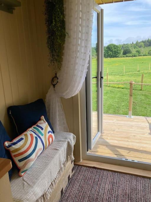Neddys Rest Luxury Horsebox Stay Баттл Экстерьер фото